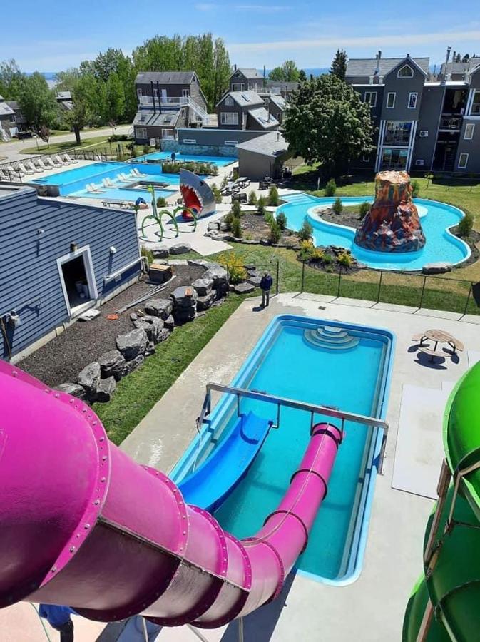 Condo Avec Parc Aquatique ! Beaupré Kültér fotó